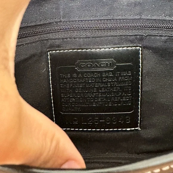 Vintage Coach Signature Sufflette Hand Bag in Navy and Black Leather - Picture 9 of 11